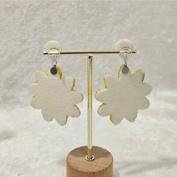 🌻Set of 3-Sunflower hand beaded earrings. NEW - Picture 5 of 9